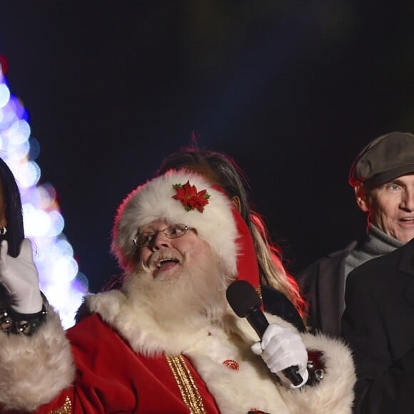 Barack et Michelle Obama lors de l'illumination du sapin de Noël de la Maison-Blanche, à Washington, le 1er décembre 2016.