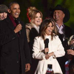 Barack Obama, Eva Longoria et Marc Anthony lors de l'illumination du sapin de Noël de la Maison-Blanche, à Washington, le 1er décembre 2016.