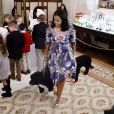 Michelle Obama reçoit à la Maison Blanche des enfants de militaires américains pour la remise de cadeaux annuelle. Washington, le 29 novembre 2016.