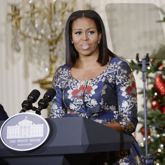 Michelle Obama reçoit à la Maison Blanche des enfants de militaires américains pour la remise de cadeaux annuelle. Washington, le 29 novembre 2016.
