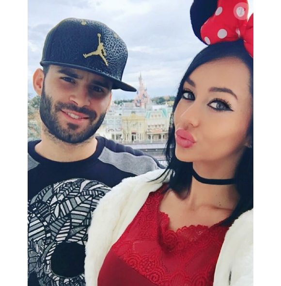 Jésé Rodriguez et sa compagne actuelle Aurah Ruiz à Disneyland Paris. Photo publiée sur Instagram en décembre 2016.