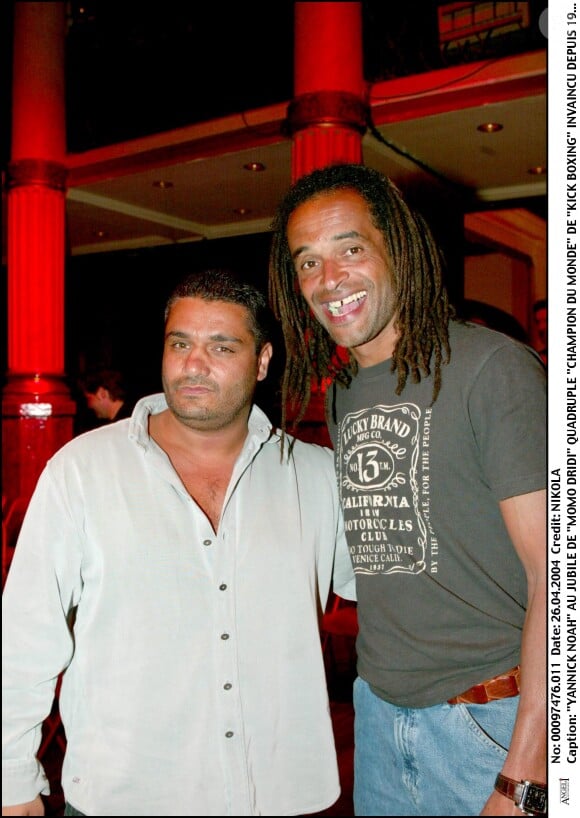 YANNICK NOAH AU JUBILE DE MOMO DRIDI QUADRUPLE CHAMPION DU MONDE DE KICK BOXING INVAINCU DEPUIS 1992 - SALLE WAGRAM A PARIS 26/04/2004