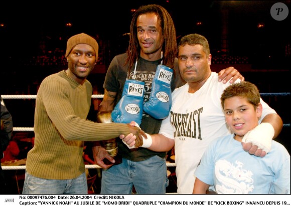 YANNICK NOAH AU JUBILE DE MOMO DRIDI QUADRUPLE CHAMPION DU MONDE DE KICK BOXING INVAINCU DEPUIS 1992 - SALLE WAGRAM A PARIS 26/04/2004
