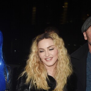 Madonna arrive avec une amie au restaurant M pour une soirée Halloween à Londres, le 28 octobre 2016