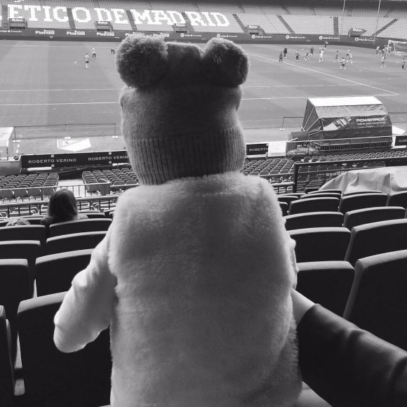 Antoine Griezmann heureux de la visite de sa fille Mia à l'entraînement.