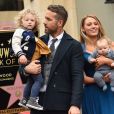 Ryan Reynolds avec sa femme Blake Lively et leurs deux filles James Reynolds et sa petite soeur Ines - Ryan Reynolds reçoit son étoile sur le Walk of Fame à Hollywood, le 15 décembre 2016
