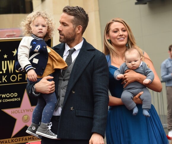 Ryan Reynolds avec sa femme Blake Lively et leurs deux filles James Reynolds et sa petite soeur Ines - Ryan Reynolds reçoit son étoile sur le Walk of Fame à Hollywood, le 15 décembre 2016