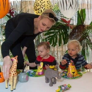 Mercredi 7 décembre, le prince Albert II et la princesse Charlene ont célébré le deuxième anniversaire du prince héréditaire Jacques et de la princesse Gabriella sur le thème d'un safari dans la jungle.