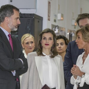 La reine Letizia et le roi Felipe VI d'Espagne célébraient le 12 décembre 2016 le 40e anniversaire du groupe de presse Zeta à Madrid.