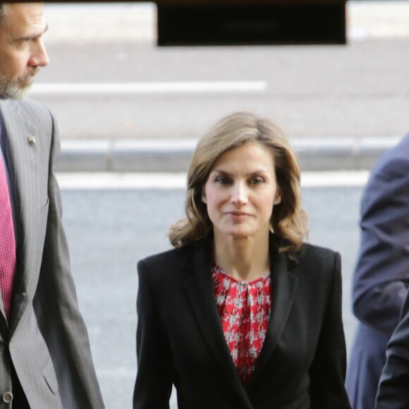 Le roi Felipe VI et la reine Letizia d'Espagne présidaient à la remise des médailles d'or du mérite des beaux-arts lors d'une cérémonie à Saint-Sébastien, le 5 décembre 2016.