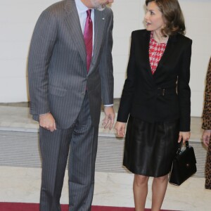 Le roi Felipe VI et la reine Letizia d'Espagne présidaient à la remise des médailles d'or du mérite des beaux-arts lors d'une cérémonie à Saint-Sébastien, le 5 décembre 2016.