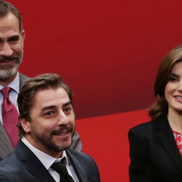 Le roi Felipe VI et la reine Letizia d'Espagne présidaient à la remise des médailles d'or du mérite des beaux-arts lors d'une cérémonie à Saint-Sébastien, le 5 décembre 2016.