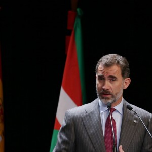 Le roi Felipe VI et la reine Letizia d'Espagne présidaient à la remise des médailles d'or du mérite des beaux-arts lors d'une cérémonie à Saint-Sébastien, le 5 décembre 2016.