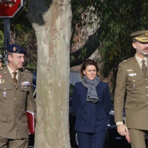 Le roi Felipe VI d'Espagne et María Dolores de Cospedal, ministre de la défense, visitent la base militaire de Retamares le 7 décembre 2016.