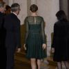 La reine Letizia d'Espagne dans une robe de cocktail Felipe Varela lors du dîner de gala au Palacio das Necessidades à Lisbonne au 2e jour de sa visite d'Etat avec le roi Felipe VI au Portugal, le 29 novembre 2016.