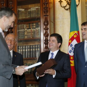 La reine Letizia et le roi Felipe VI d'Espagne visitaient le palais Bolsa à Porto, le 29 novembre 2016, lors de leur visite d'Etat au Portugal.