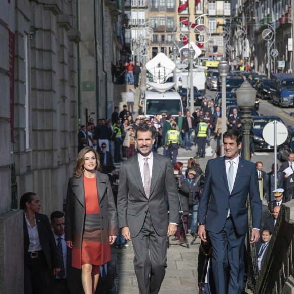 La reine Letizia et le roi Felipe VI d'Espagne visitaient le palais Bolsa à Porto, le 29 novembre 2016, lors de leur visite d'Etat au Portugal.