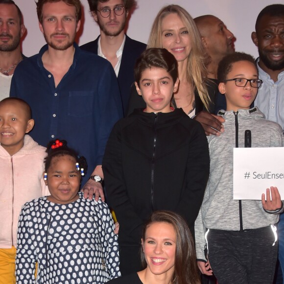 La productrice exécutive Lorie (Laure Pester), son compagnon Roby Schi­nasi et Tonya Kinzinger - Soirée de présentation du clip du collectif "Seul Ensemble" au profit de la Maison des parents de l'hôpital Margency au Cirque Phénix de Paris le 12 décembre 2016. "SEUL ENSEMBLE" est un collectif de personnalités créé par Lorie Pester et Thierry Martino, Directeur de l'agence de Relations Publiques Successo. Tous deux ont imaginé ce collectif afin de sensibiliser l'opinion publique sur le besoin essentiel de l'enfant malade d'avoir un parent à ses côtés. L'objectif du collectif est de collecter des fonds pour la construction de la Maison des Parents de l'hôpital d'Enfants Margency. Cet établissement croix-rouge française dispose de 106 lits et accueille des enfants venus de toute la France et des DOM TOM. Afin de réunir les fonds nécessaires à la construction de la Maison des Parents, un clip-vidéo réalisé par Julien Seri a été tourné les 2, 3 et 4 novembre 2016 à Malakoff. Ce sera l'occasion de découvrir les visages de Medhi , Esther, Lylian, Léa, Odainga, Lucas et Carla, enfants de l'hôpital Margency qui s'exprimeront face aux personnalités en empruntant les mots de Jean-Jacques Goldman qui a signé le texte du poème baptisé "Malades". https://soutenir.croix-rouge.fr/margency-maison-parents-enfants © Giancarlo Gorassini / Bestimage12/12/2016 - Paris