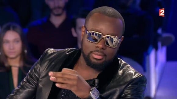 Maître Gims et ses lunettes: "Avant c'était pour faire stylé mais maintenant..."