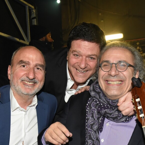 Exclusif - Deux anciens présidents de campagne de la Tsédaka Gil Taieb (2ème gauche ) et Solly Levy (gauche) avec l'acteur Frédéric Zeitoun et le guitariste d'Enrico Macias - Concert de solidarité de l'appel national pour la Tsédaka (Solidarité de la Communauté Juive de France envers les israélites et non israélites démunis) au Palais des Sports à Paris le 12 décembre 2016. Chaque année, l'Appel national pour la tsédaka mobilise dans un même élan de générosité, l’ensemble de la communauté juive de France pour soutenir des programmes sociaux. © Erez Lichtfeld/Bestimage