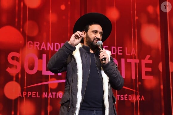 Exclusif - Cyril Hanouna a emprunté un chapeau à un Rabbin - Concert de solidarité de l'appel national pour la Tsédaka (Solidarité de la Communauté Juive de France envers les israélites et non israélites démunis) au Palais des Sports à Paris le 12 décembre 2016. Chaque année, l'Appel national pour la tsédaka mobilise dans un même élan de générosité, l’ensemble de la communauté juive de France pour soutenir des programmes sociaux. © Erez Lichtfeld/Bestimage