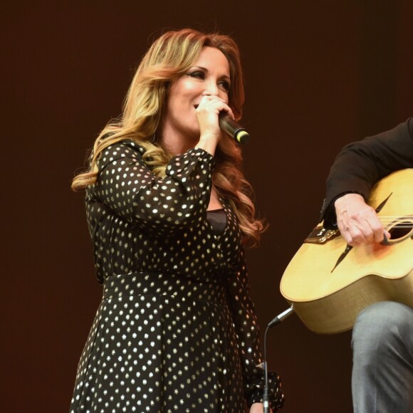 Exclusif - Hélène Ségara et Enrico Macias - Concert de solidarité de l'appel national pour la Tsédaka (Solidarité de la Communauté Juive de France envers les israélites et non israélites démunis) au Palais des Sports à Paris le 12 décembre 2016. Chaque année, l'Appel national pour la tsédaka mobilise dans un même élan de générosité, l’ensemble de la communauté juive de France pour soutenir des programmes sociaux. © Erez Lichtfeld/Bestimage