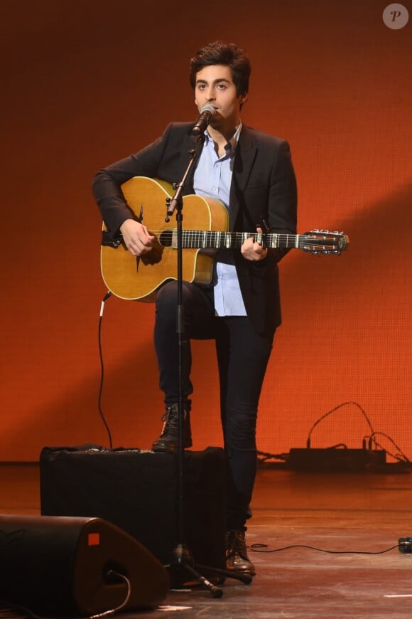 Exclusif - Symon Macias, le petit-fils d'Enrico Macias - Concert de solidarité de l'appel national pour la Tsédaka (Solidarité de la Communauté Juive de France envers les israélites et non israélites démunis) au Palais des Sports à Paris le 12 décembre 2016. Chaque année, l'Appel national pour la tsédaka mobilise dans un même élan de générosité, l’ensemble de la communauté juive de France pour soutenir des programmes sociaux. © Erez Lichtfeld/Bestimage