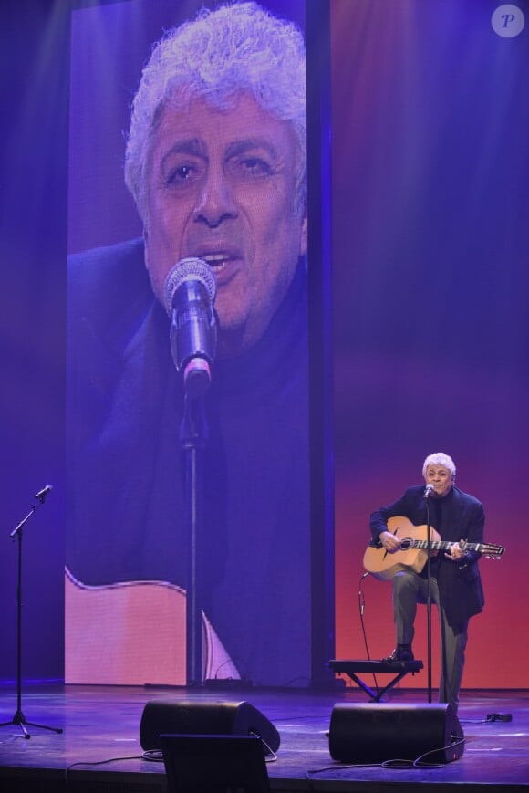 Exclusif - Enrico Macias - Concert de solidarité de l'appel national pour la Tsédaka (Solidarité de la Communauté Juive de France envers les israélites et non israélites démunis) au Palais des Sports à Paris le 12 décembre 2016. Chaque année, l'Appel national pour la tsédaka mobilise dans un même élan de générosité, l’ensemble de la communauté juive de France pour soutenir des programmes sociaux. © Erez Lichtfeld/Bestimage
