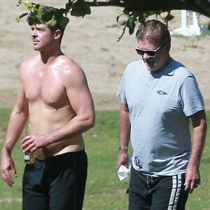 Robin Thicke passe la journée au ranch de son père Alan avec son fils Julian à Santa Barbara. Le 29 mars 2015