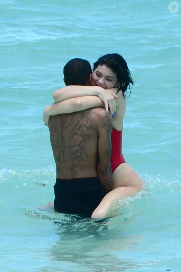 Kylie Jenner et son compagnon Tyga - Anniversaire très sexy pour Kylie Jenner aux Bahamas le 12 août 2016.