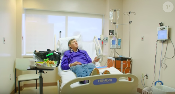 Craig Sager pendant son traitement, image diffusée en juillet 2016 lors de la cérémonie des ESPY Awards à Los Angeles, où il a reçu le Jimmy V Perseverance Award en reconnaissance de son combat contre le cancer, en présence de son épouse Stacy. En décembre de la même année, il a succombé à sa leucémie, à 65 ans.