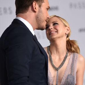 Anna Faris et son mari Chris Pratt à la première de Passengers au théâtre The Regency Village à Westwood, le 14 décembre 2016