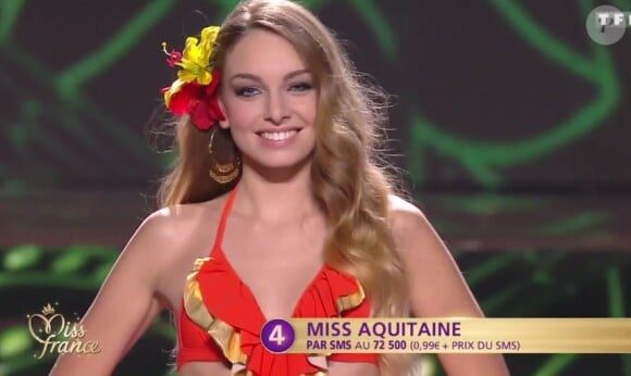 Miss Aquitaine 2016 : Axelle Bonnemaison - Les 12 demi-finalistes défilent en bikini. Concours Miss France 2017. Sur TF1, le 17 décembre 2016. 