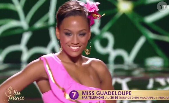 Miss Guadeloupe 2016 : Morgane Thérésine - Les 12 demi-finalistes défilent en bikini. Concours Miss France 2017. Sur TF1, le 17 décembre 2016. 