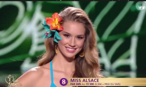 Miss Alsace 2016 : Claire Godard - Les 12 demi-finalistes défilent en bikini. Concours Miss France 2017. Sur TF1, le 17 décembre 2016. 