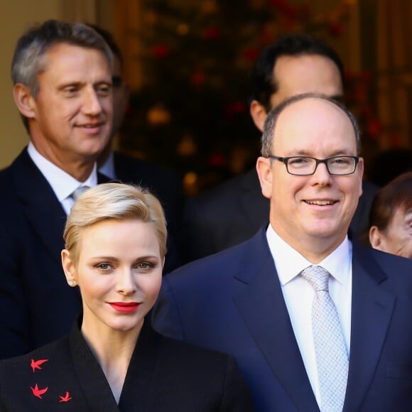 Exclusif - Le prince Albert II de Monaco et la princesse Charlene participent à la remise des cadeaux aux anciens monégasques dans les locaux de la Croix Rouge à Monaco le 16 décembre 2016.