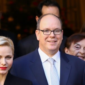 Exclusif - Le prince Albert II de Monaco et la princesse Charlene participent à la remise des cadeaux aux anciens monégasques dans les locaux de la Croix Rouge à Monaco le 16 décembre 2016.