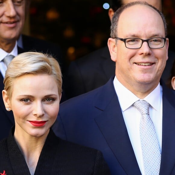 Exclusif - Le prince Albert II de Monaco et la princesse Charlene participent à la remise des cadeaux aux anciens monégasques dans les locaux de la Croix Rouge à Monaco le 16 décembre 2016.