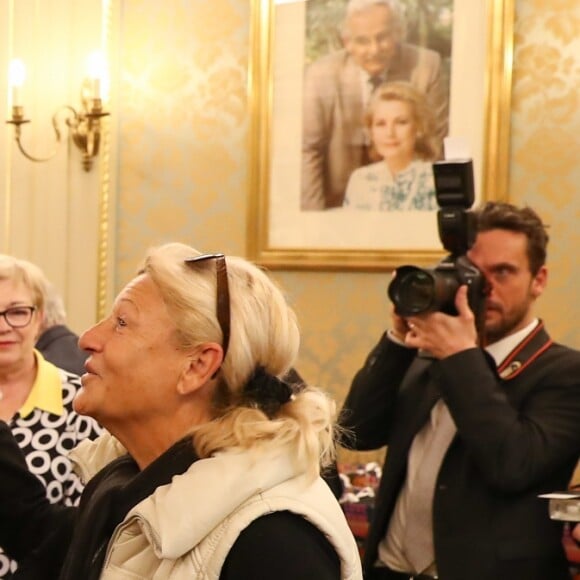 Exclusif - Le prince Albert II de Monaco et la princesse Charlene participent à la remise des cadeaux aux anciens monégasques dans les locaux de la Croix Rouge à Monaco le 16 décembre 2016.