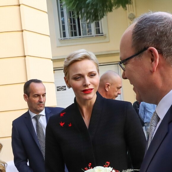 Exclusif - Le prince Albert II de Monaco et la princesse Charlene participent à la remise des cadeaux aux anciens monégasques dans les locaux de la Croix Rouge à Monaco le 16 décembre 2016.