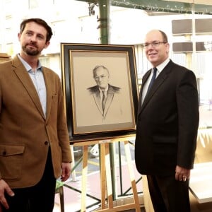 Le prince Albert II de Monaco assiste à l'inauguration d'oeuvres réalisées par des artistes de la principauté en hommage à Michel Roger (ancien ministre d'État de la principauté de Monaco), le 14 décemnre 2016.