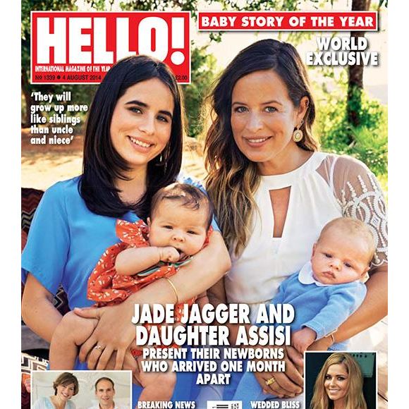 Jade Jagger et sa fille Assisi posent en couverture du magazine "Hello" (daté d'août 2014) avec leurs bambins respectifs, nés à quatre semaines d'écart.