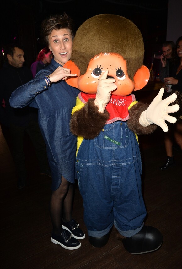 Exclusif - Noémie Caillault et Monchhichi lors de la soirée de lancement de la série ''Voilà Voilà'' dans un nouvel établissement parisien, "le 3 Club" à Paris, le 8 décembre 2016. © Veeren/Bestimage