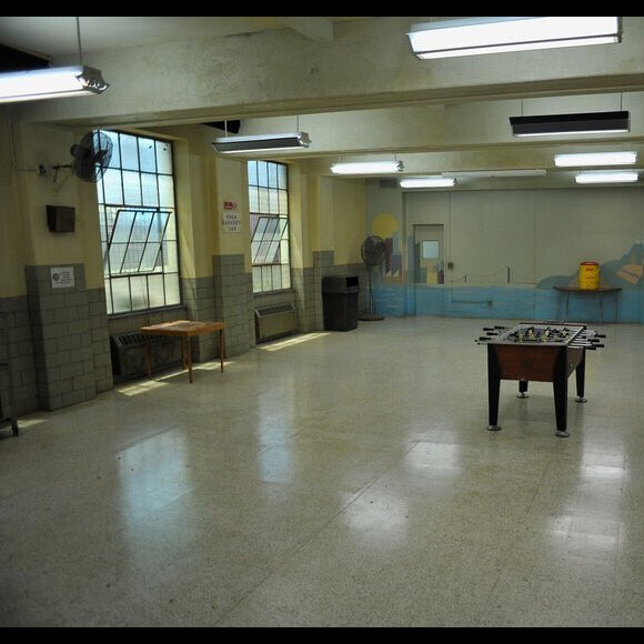 Thomas Vergara dans les coulisses du tournage de la S5 d'Orange Is The New Black