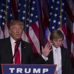 Donald Trump et son fils Barron - Le 45ème président des Etats-Unis, Donald Trump s'adresse à ses militants au New York Hilton Midtown dans les premières heures du matin à New New York le 9 novembre 2016.