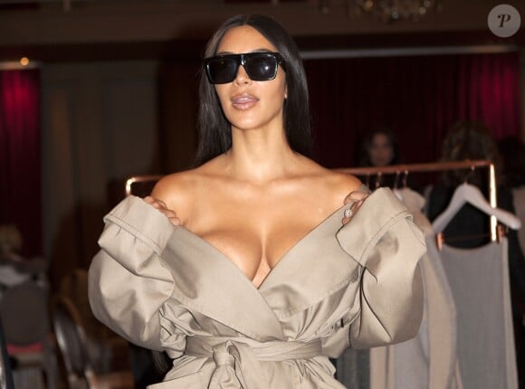 Kim Kardashian - Célébrités au défilé de mode Siran, collection prêt-à-porter Automne-Hiver 2016 lors de la Fashion Week de Paris le 2 octobre 2016.