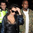 Kim Kardashian se rend dans une boutique Vivienne Westwood avec Kanye West, à Londres, le 21 mai 2016.