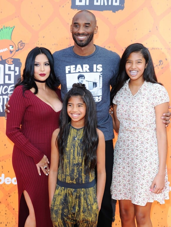 Kobe Bryant, Vanessa Laine Bryant et leurs filles Natalia Diamante et Gianna Maria-Onore aux Kids' Choice Sports Awards, à Los Angeles, le 14 juillet 2016.