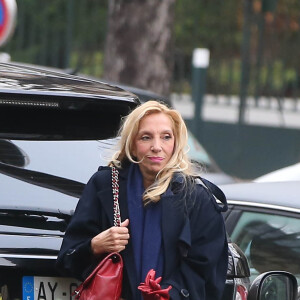 Sylvie Elias (la mère de Sarah et Déborah Marshall) aux obsèques de Michèle Morgan en l'église Saint-Pierre de Neuilly-sur-Seine, le 23 décembre 2016.