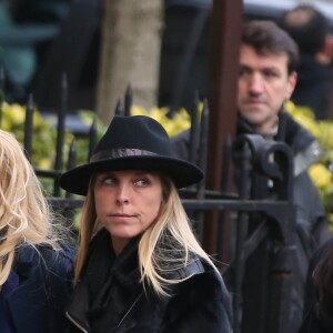 Sylvie Elias avec sa fille Déborah Marshall aux obsèques de Michèle Morgan en l'église Saint-Pierre de Neuilly-sur-Seine, le 23 décembre 2016.